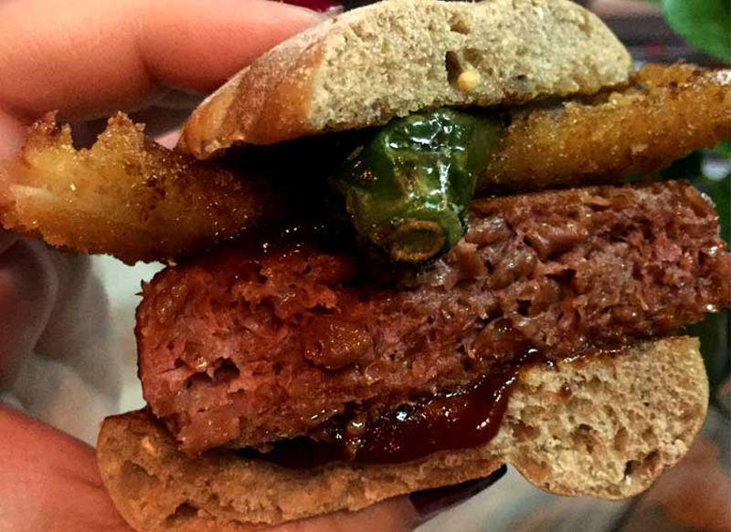 Beyond Meat Gerçek Etten Ayırt Edilemeyen Vegan (Ot Temelli) Hamburger